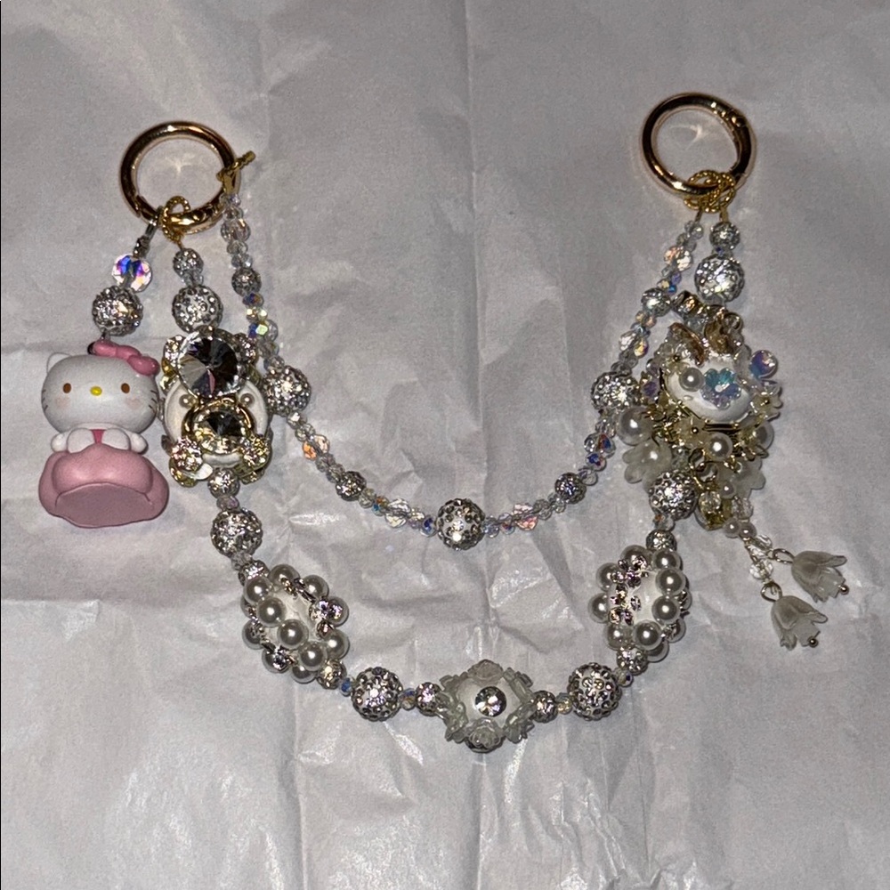 NWOT-Charming Light up Hello Kitty Crystal Beaded Keychain